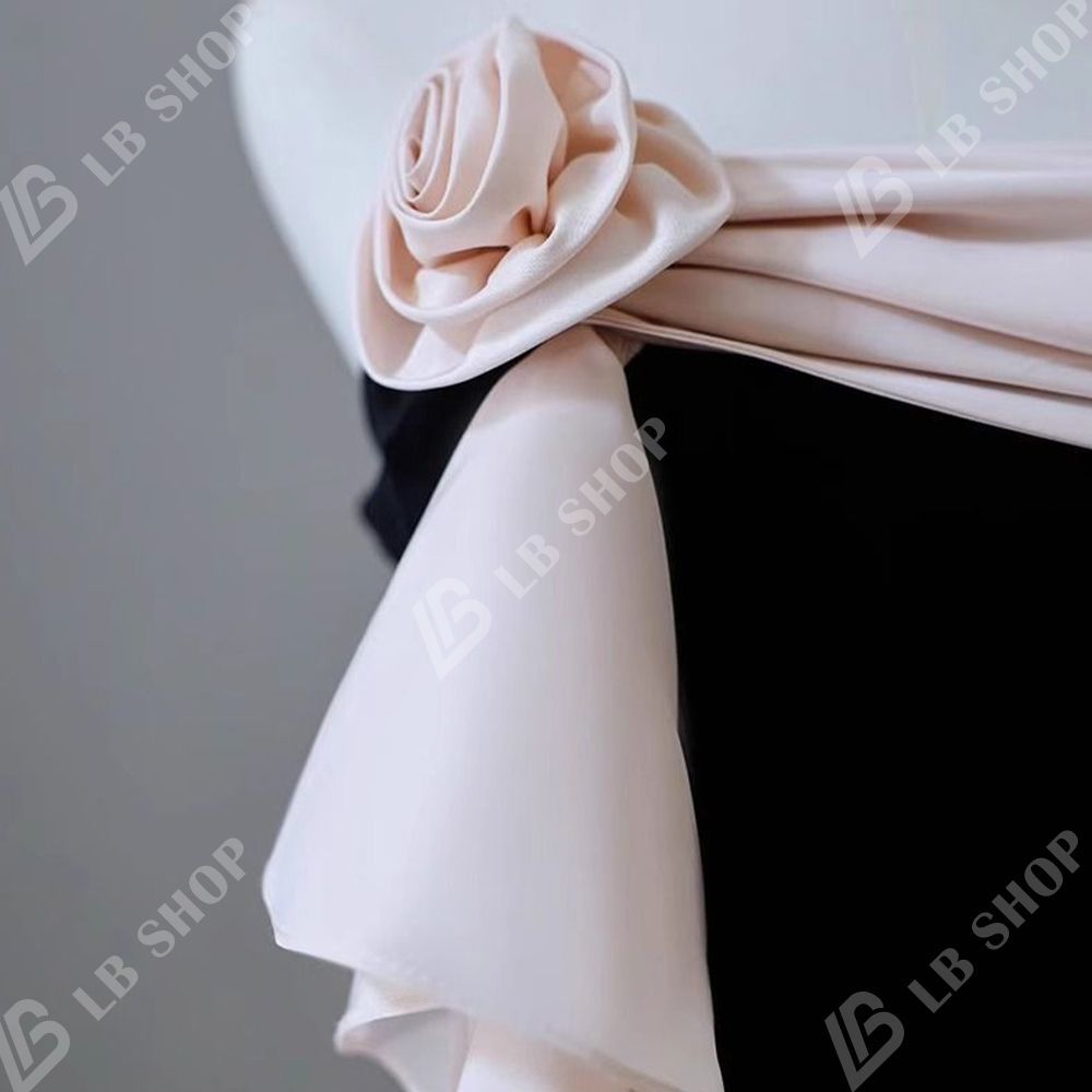 デコルテの薔薇が美しいバイカラーのベア イブニングドレス デコルテの薔薇が美しいバイカラーのベア イブニングドレス