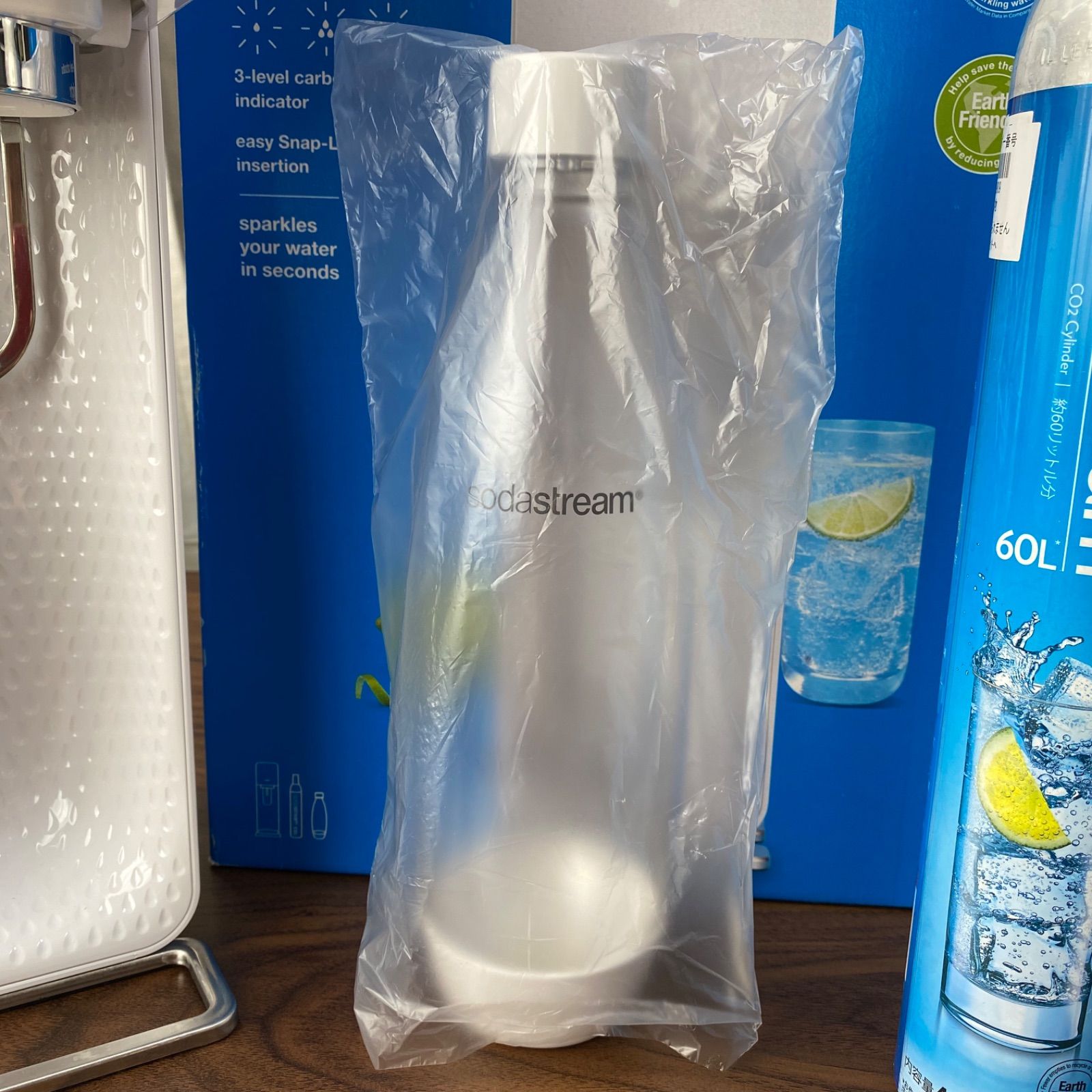 ソーダストリーム　ソース v3　白　新品未使用 ソーダストリーム SOURCE v3 (ソース v3) soda stream ホワイト