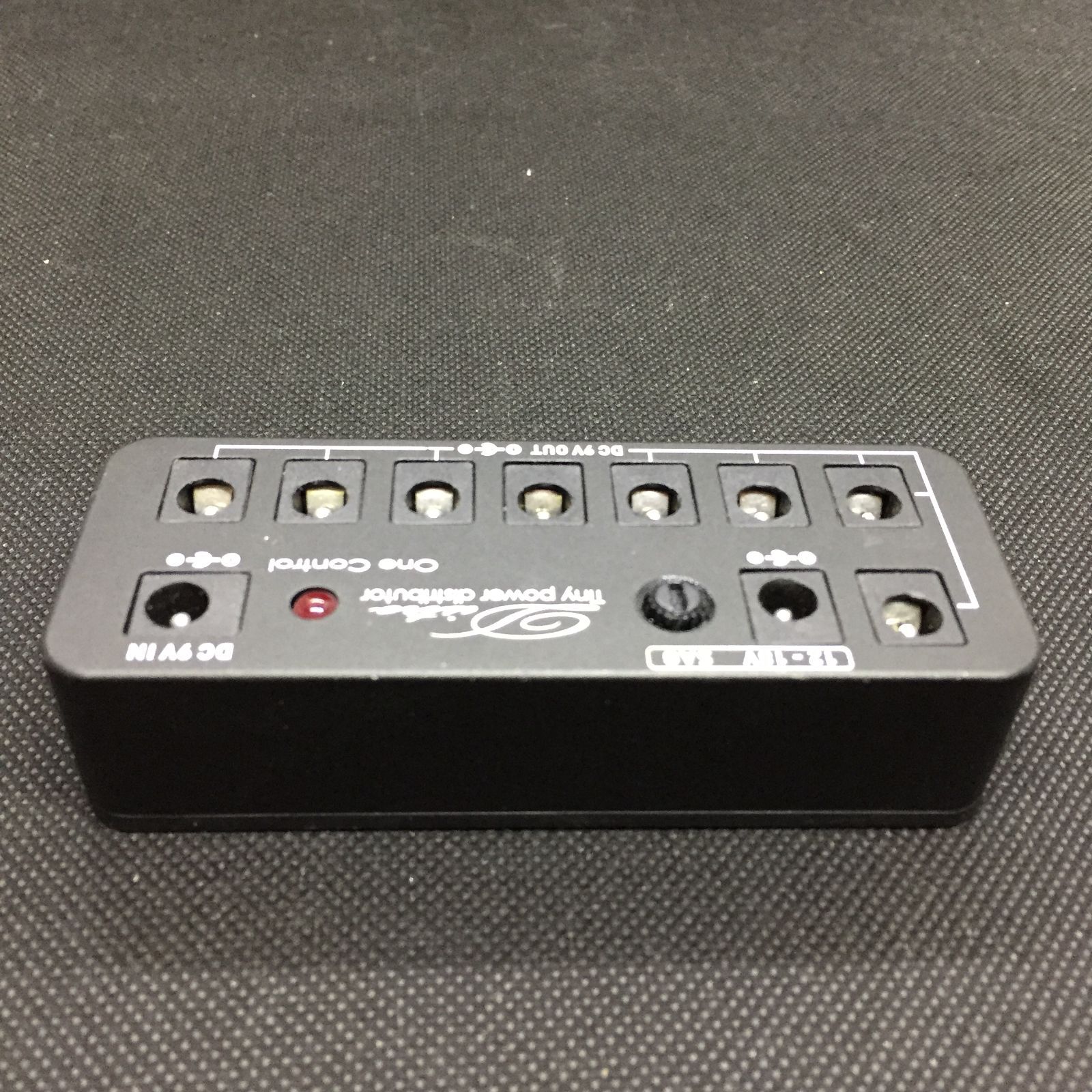 ギター One Control Distro TinyPowerDistributor One Control DISTRO-BK-PACK – Motor City Guitar
