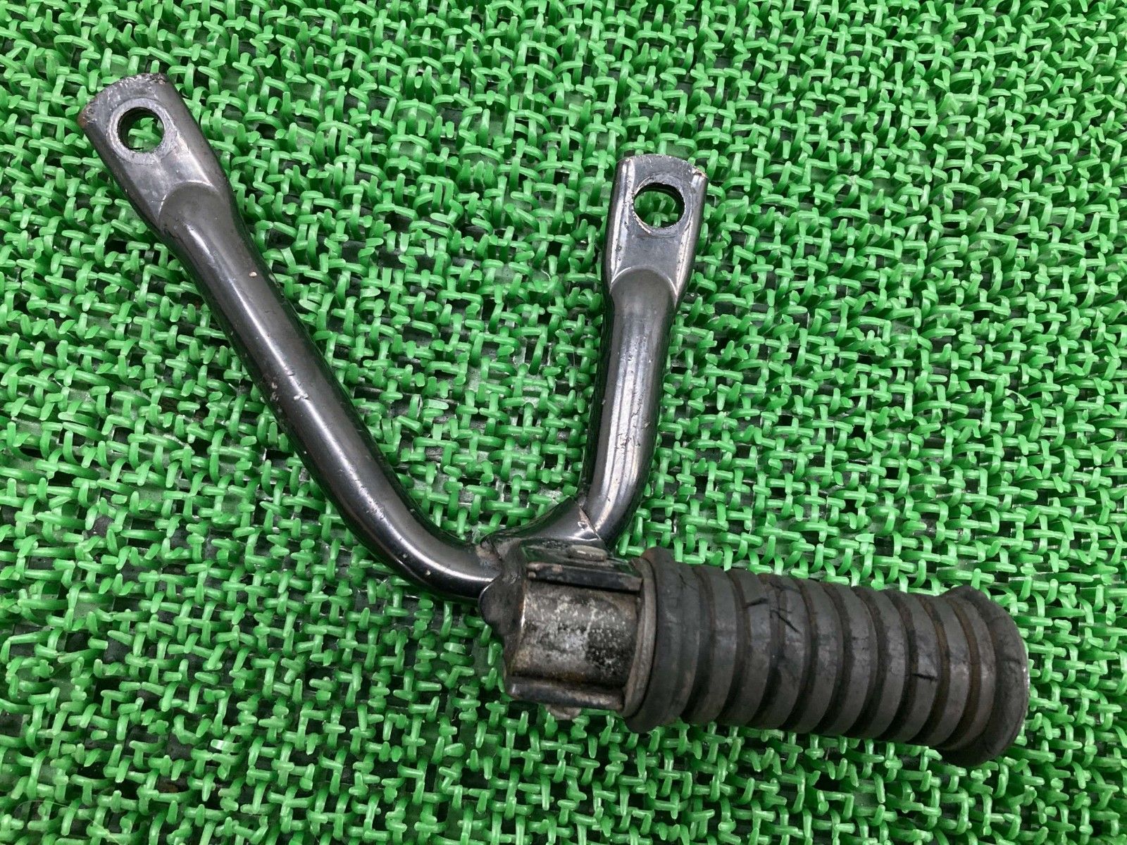 250TR タンデムステップ 左 カワサキ 純正 中古 バイク 部品 BJ250F タンデムステップペグ 修復素材に 曲がり無し 品薄 希少品 Xf