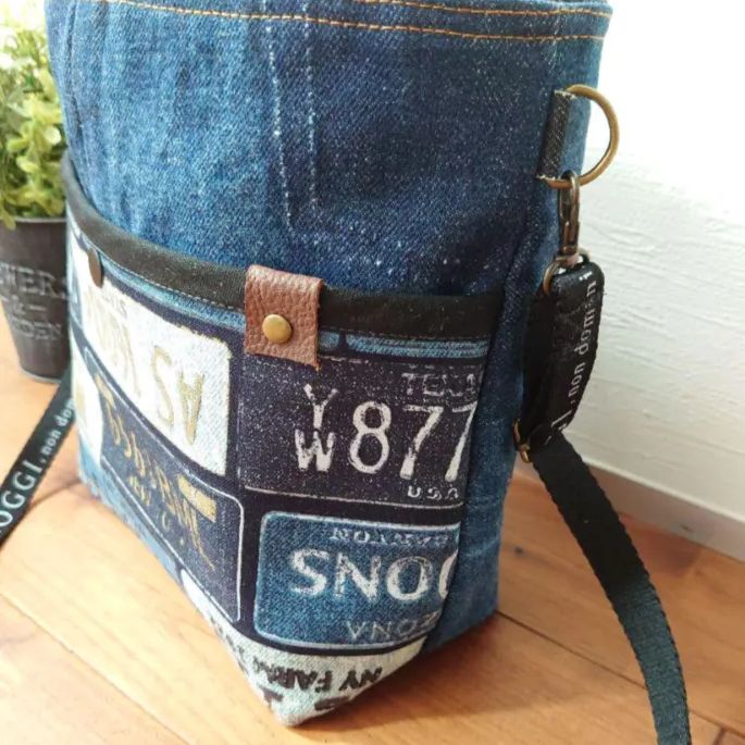 No.323【DENIM✖️ナンバープレートショルダーバッグ】ポーチやバッグ  