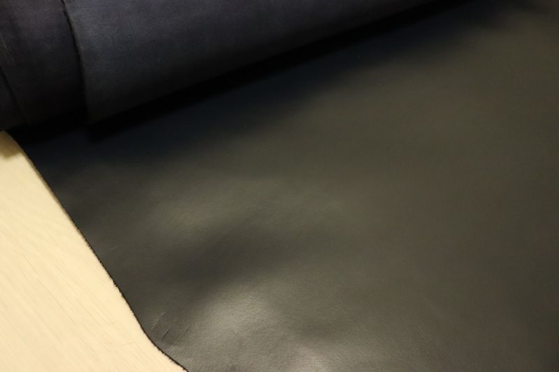 ネイビー 200ds クロム革 牛革 国産 レザー スムース加工 はぎれ 一枚革 レザークラフト 革 皮 本革 diy 生地 材料