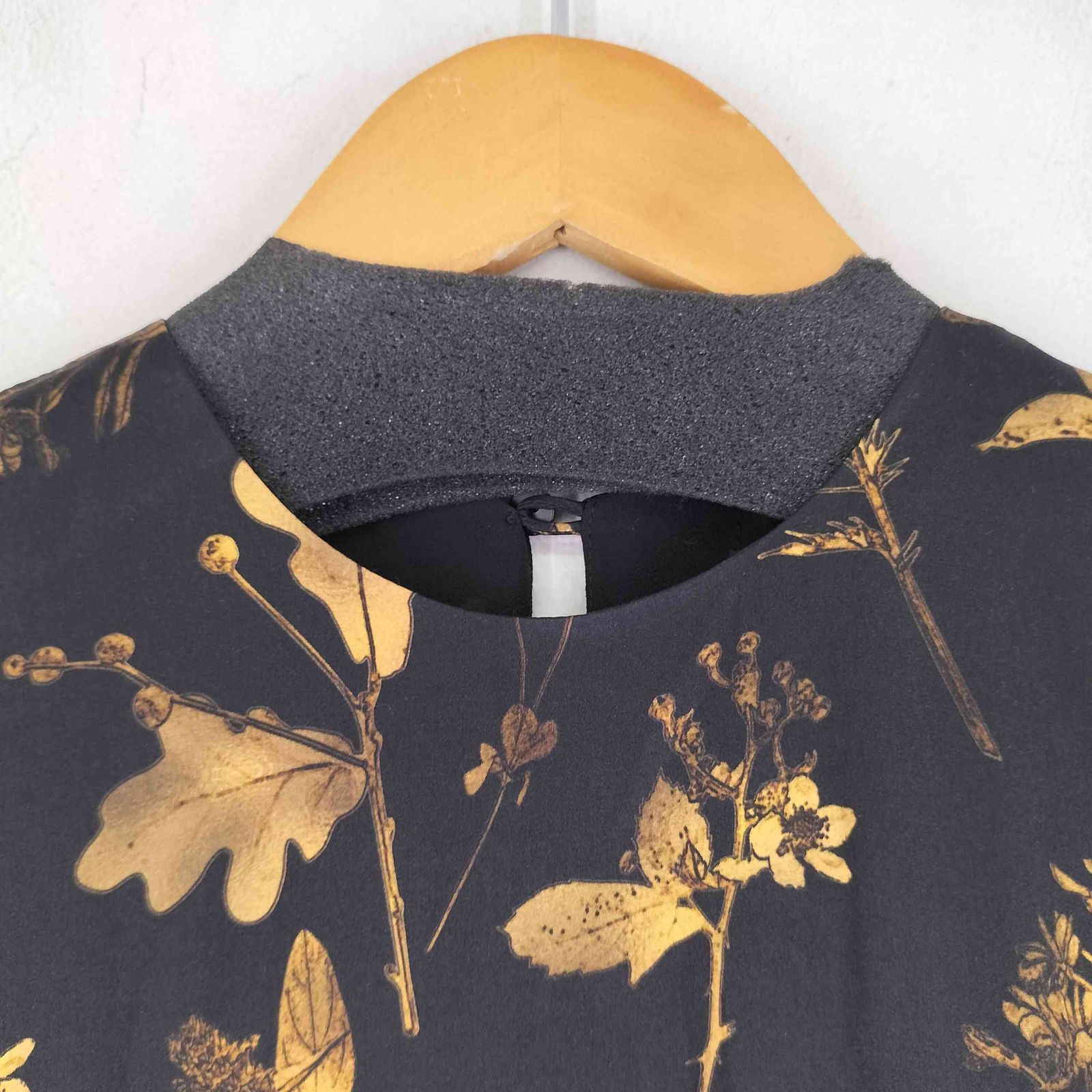 【新品】 ALLSAINTS ノースリーブワンピース　花柄 オールセインツ ALLSAINTS 花柄ノースリーブワンピース