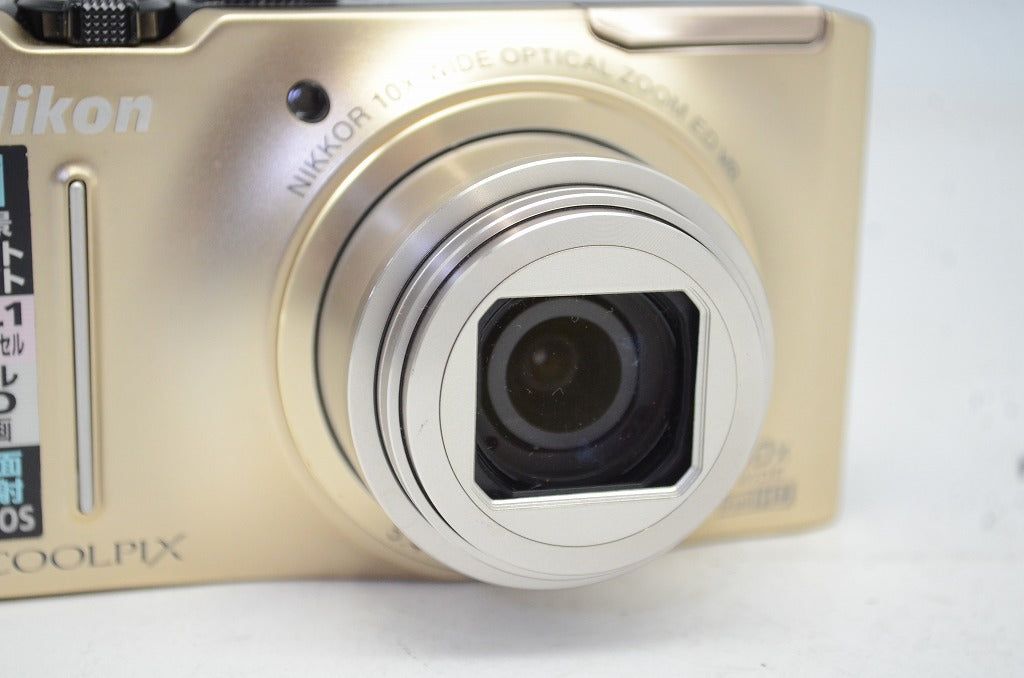 8100 コンパクトデジタルカメラ