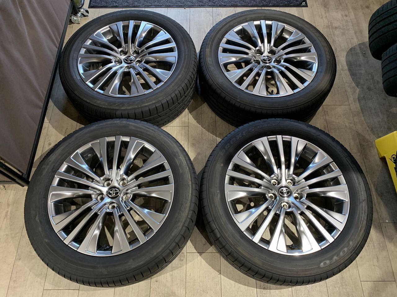 2509014 トヨタ 80 ハリアー 純正 ホイール 19インチ 7J 35 PCD114.3 5H TOYO PROXES R64A 225|55R19 2025年 7.5mm