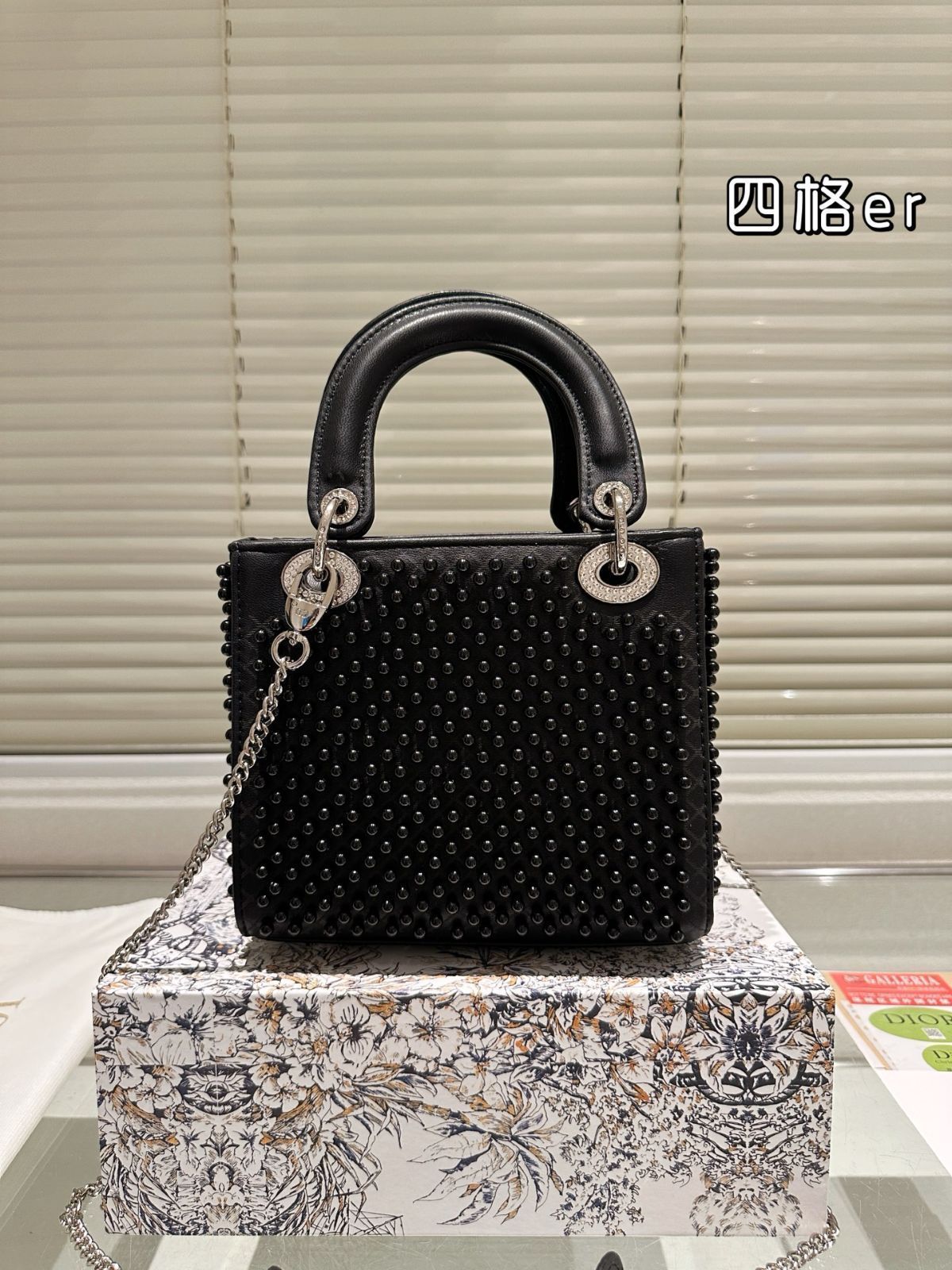 今日特価】Dior Lady Dior Sheepskin Bag with Foldable Gift