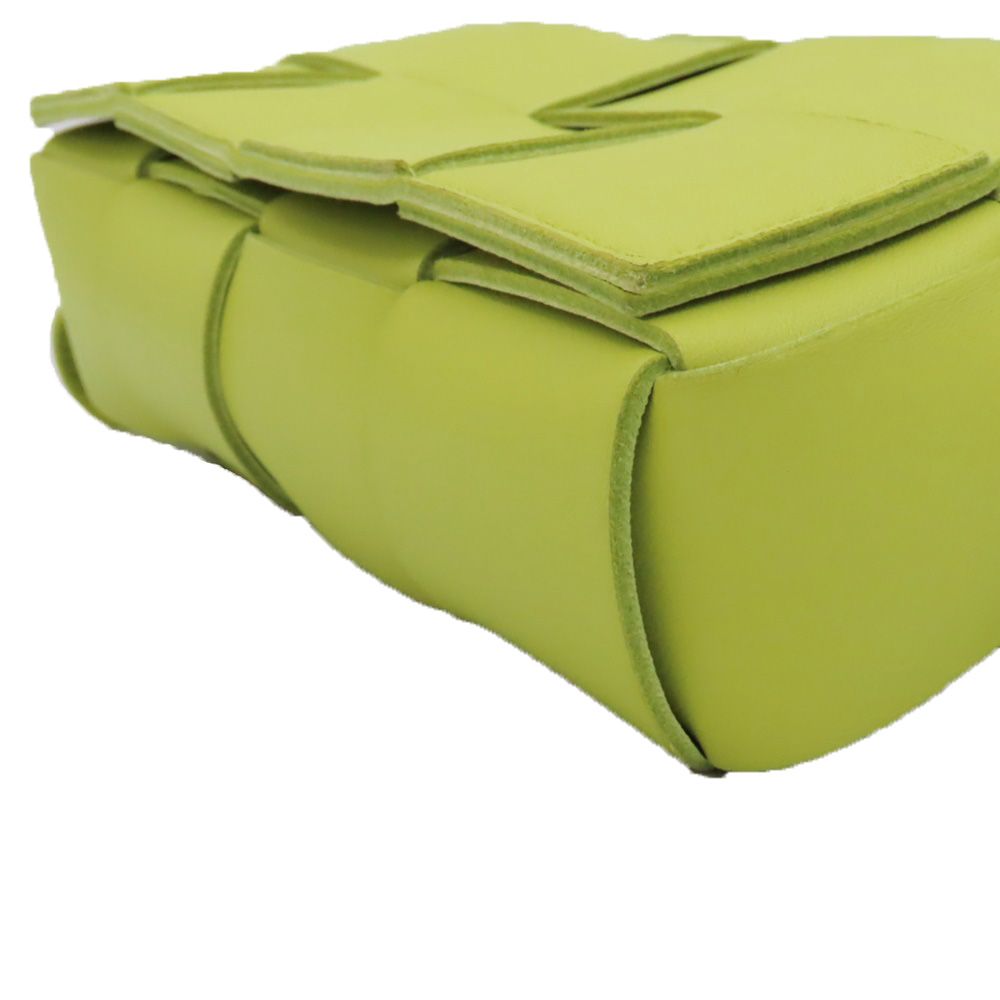 ボッテガヴェネタ　黄緑ポーチ グリーン（緑）系 BOTTEGA VENETA(ボッテガヴェネタ) ポーチ