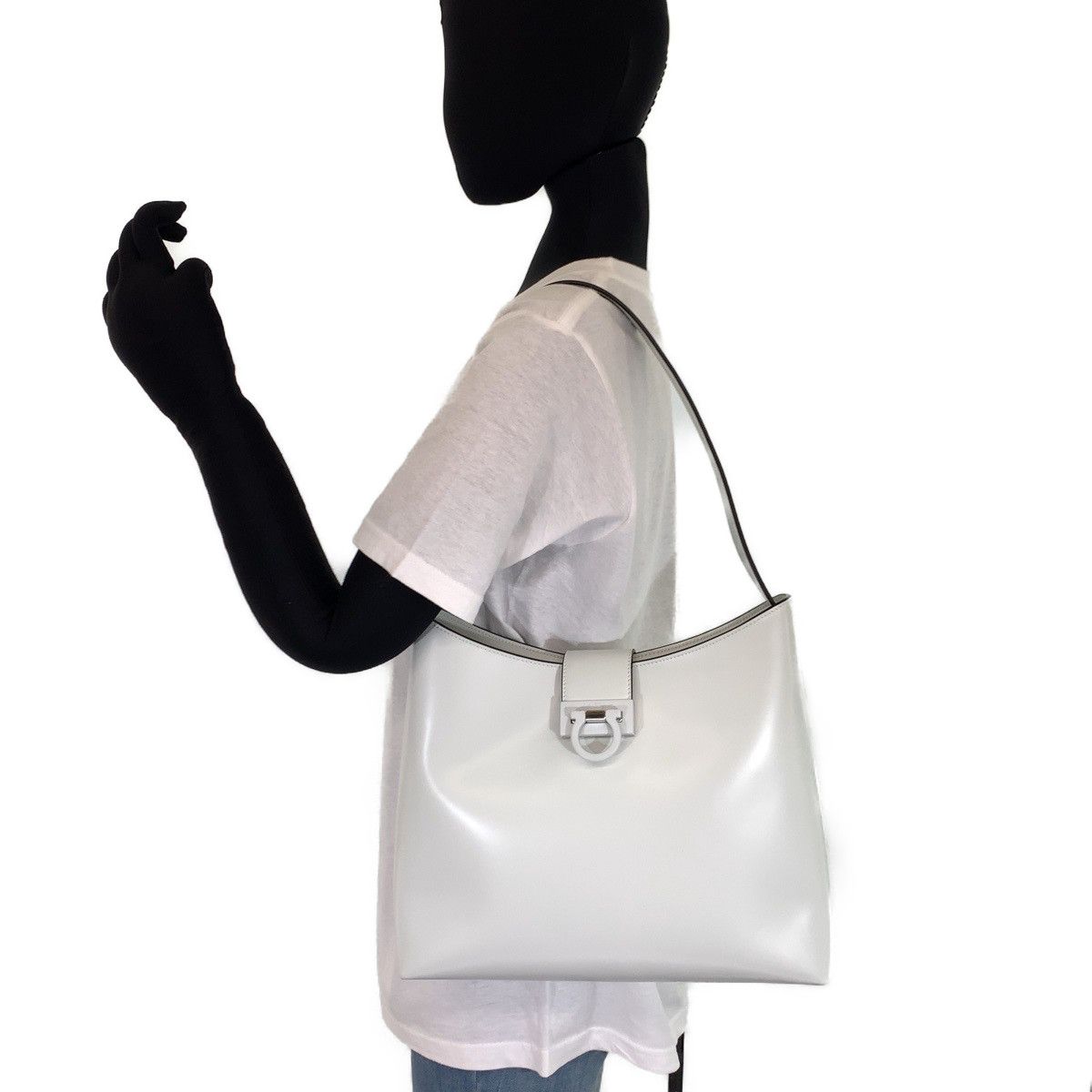 美品 Salvatore Ferragamo サルヴァトーレフェラガモ ガンチーニ