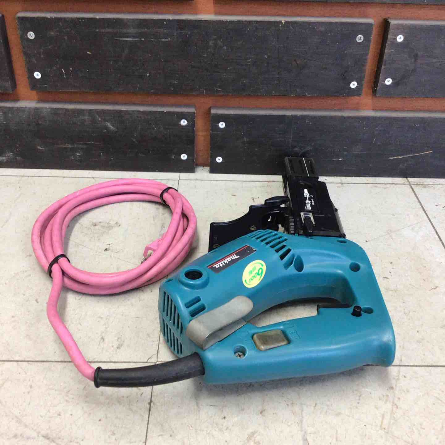 現状品】 マキタ/makita オートパックスクリュードライバー 6836