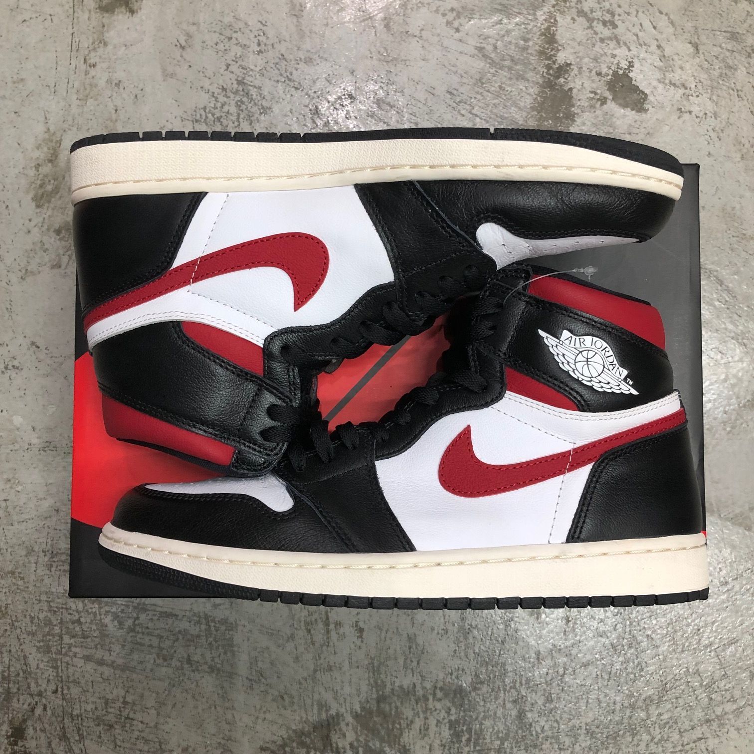 NIKE AIR JORDAN 1 RETRO HIGH BLACK GYM RED 555088-061 ジムレッド 