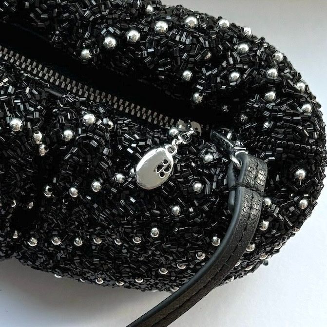 STAUD ビーンバッグ 総ビーズ刺繍パーティーバッグ 新品 STAUD 総ビーズ刺繍バッグ パーティーバッグ ビーンバッグ