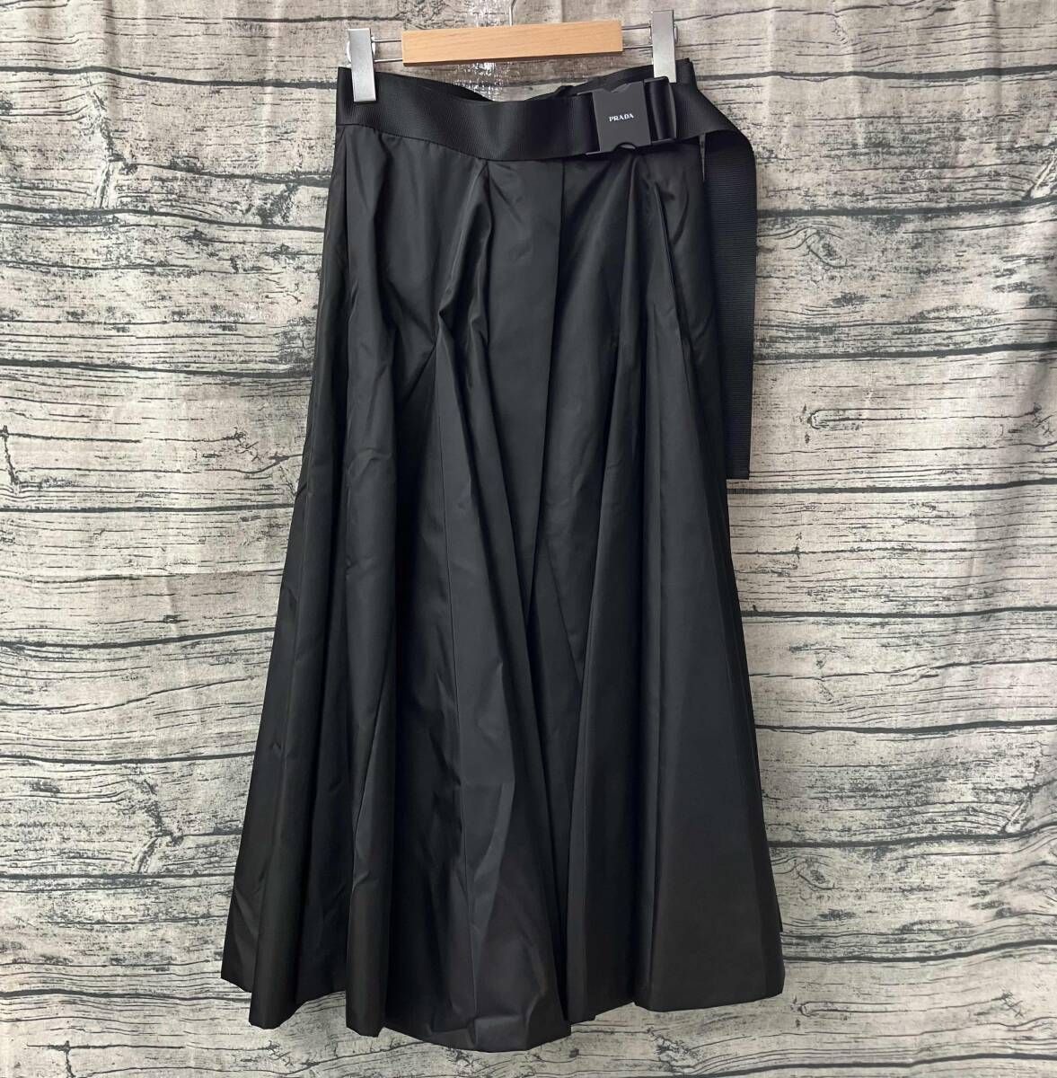 げ PRADA プラダ RE-NYLON ナイロン ベルテッドロングスカ-ト ブラック サイズ38