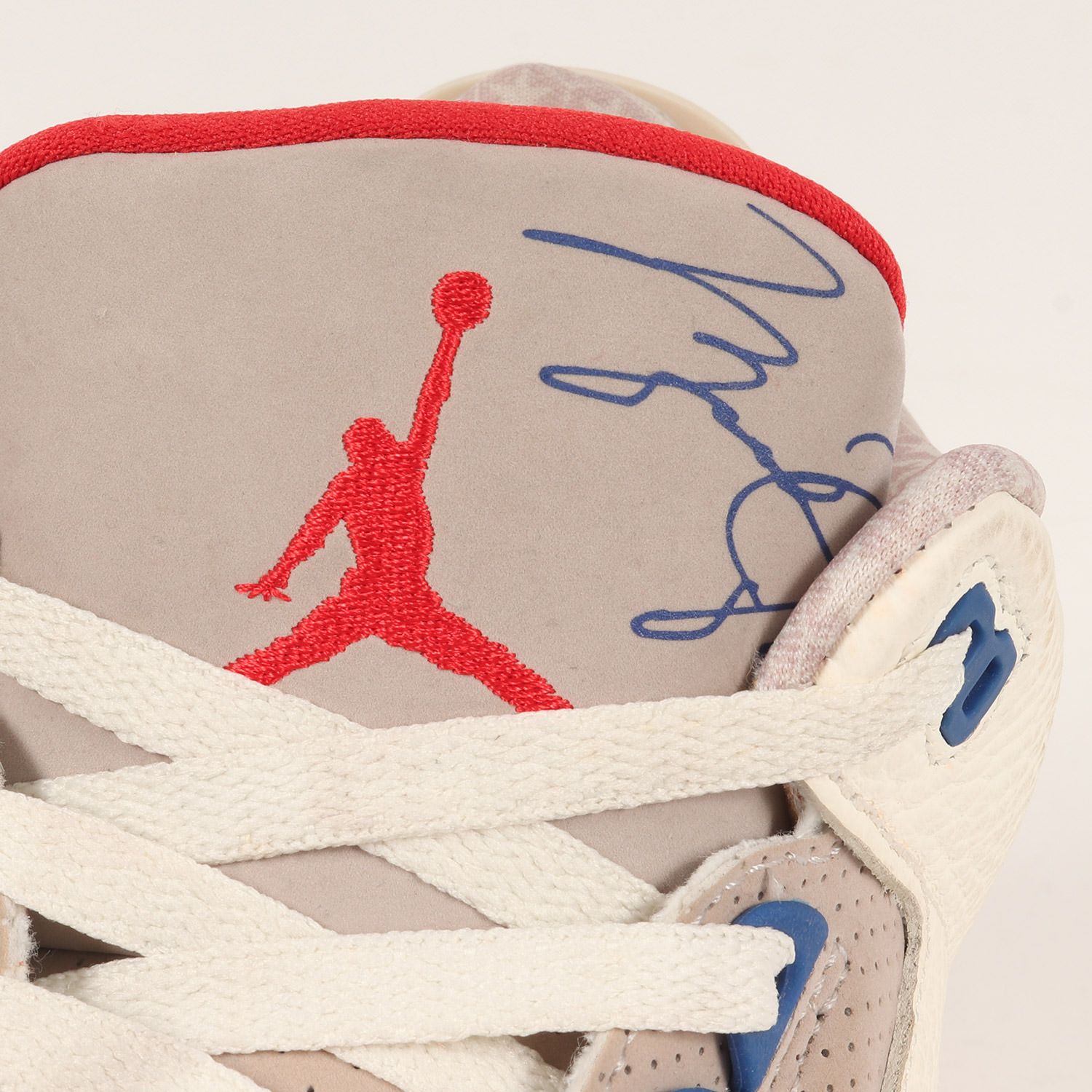 18年 JORDAN 3 RETRO INTERNATIONAL PACK 白/赤/青/エレファント US9.5 新品箱付 AIR MAX 90 95 96 97 98 JORDAN 1 4 5 6 7 11 OG NRG BRED