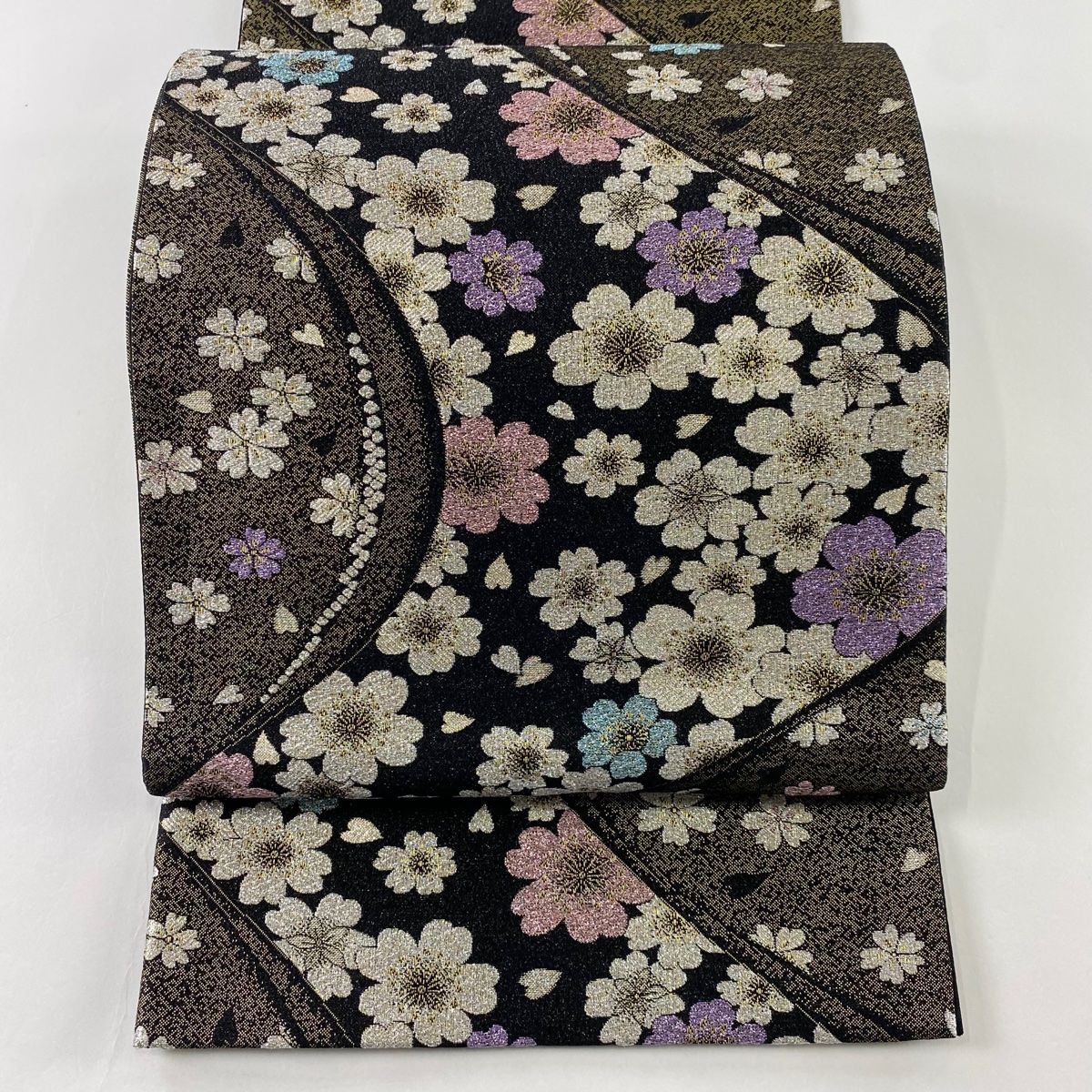 袋帯 秀品 振袖向き 桜の花びら 波 箔 金色 六通 正絹 【中古】
