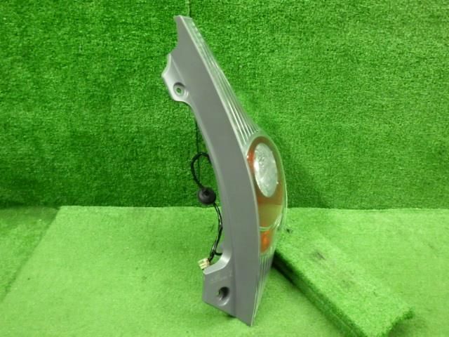 DAA-NHP10 右テールランプ
