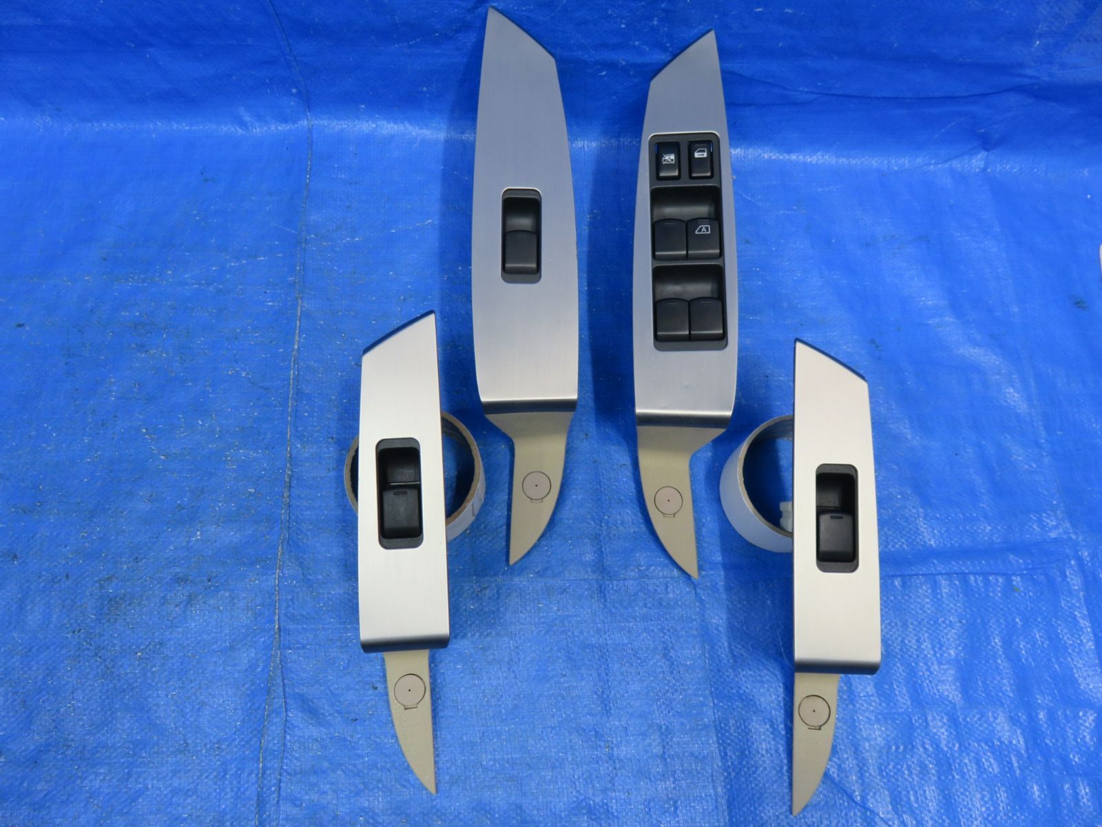 LA5608* 動作OK 日産 PNZ50 ムラーノ マルチモニター ナビ LA5608* 動作OK 日産 PNZ50 ムラーノ マルチモニター ナビ