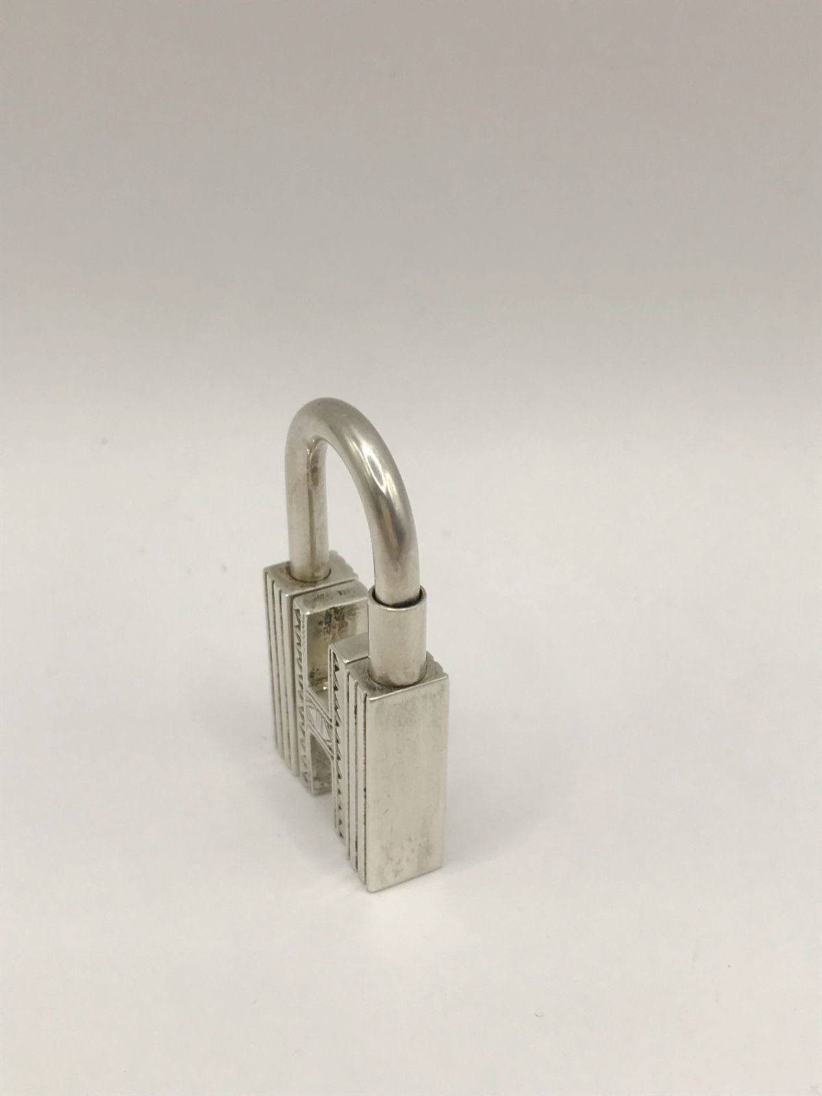 HERMES エルメス トゥアレグ カデナH字型 シルバー sv925 南京錠 HERMES エルメス トゥアレグ カデナH字型 シルバー sv925 南京錠