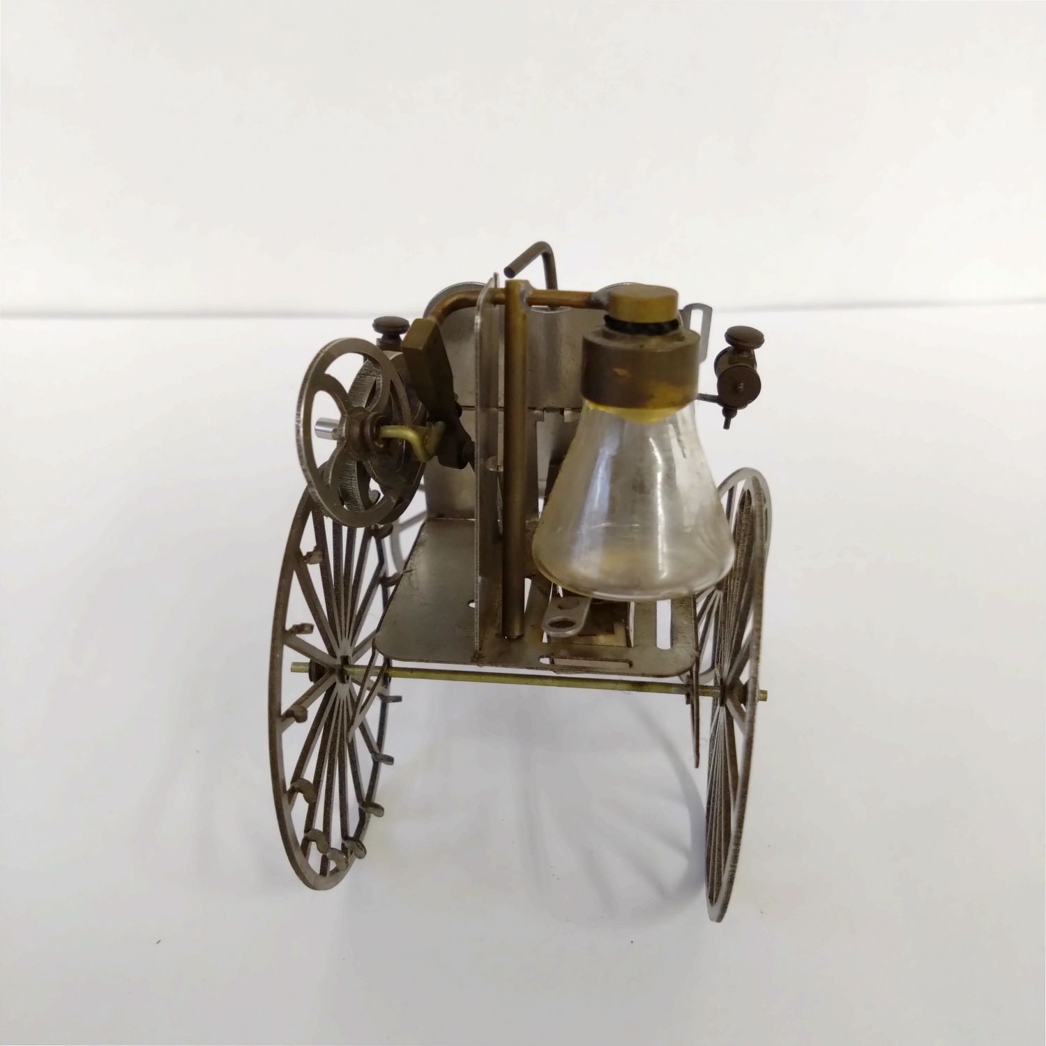 ブリキ　クラシックカー　四輪　ヴィンテージ　Classic Car　高さ8.5cm　ホビー　066