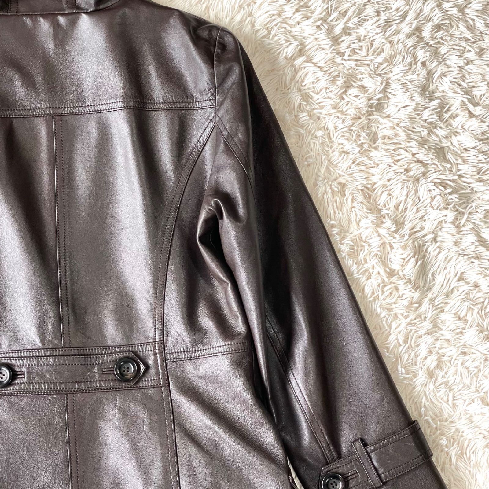 ダークブラウン