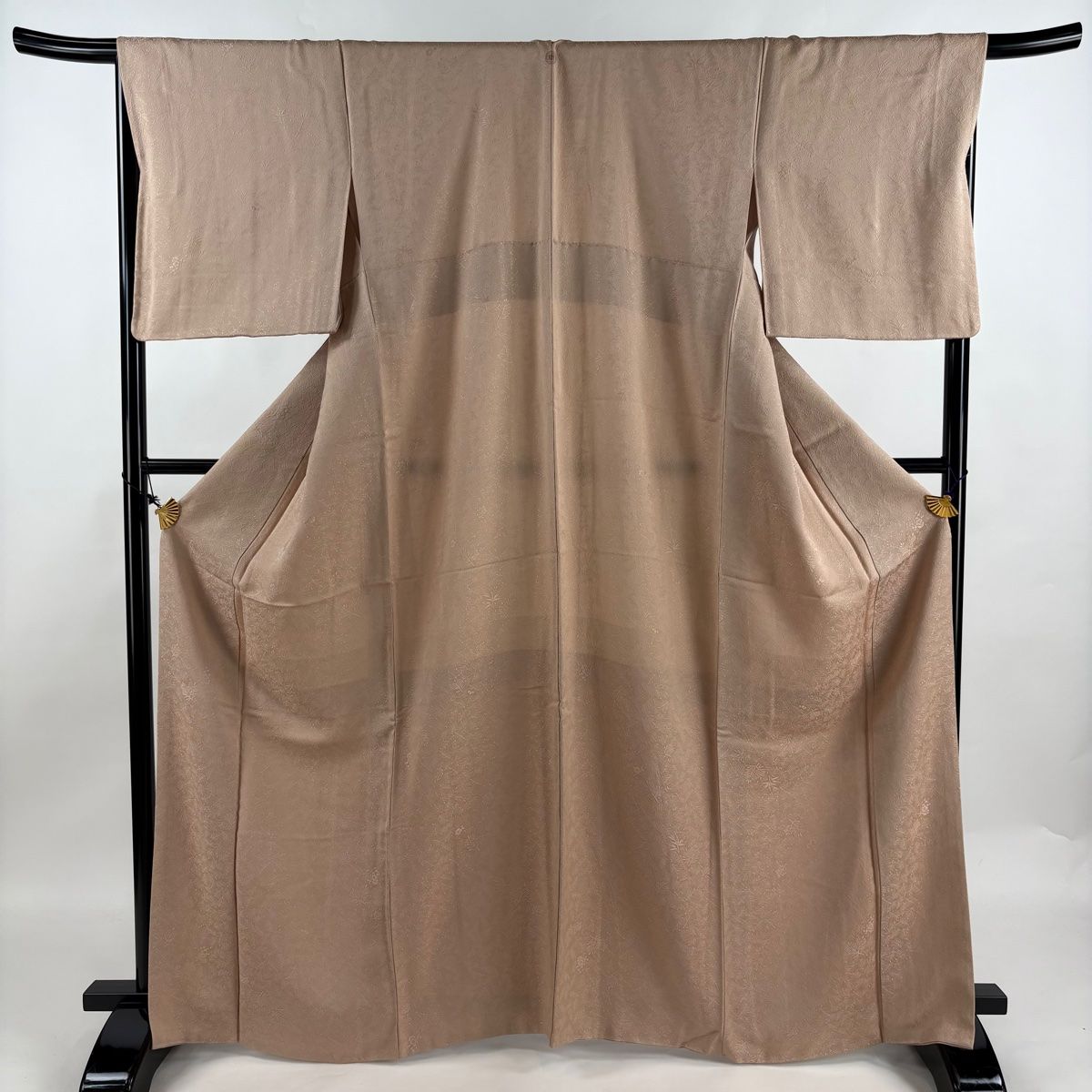 色無地 身丈166.5cm 裄丈67cm M 袷 柿本市郎監修 落款 地紋 ベージュ 正絹 秀品 一つ紋