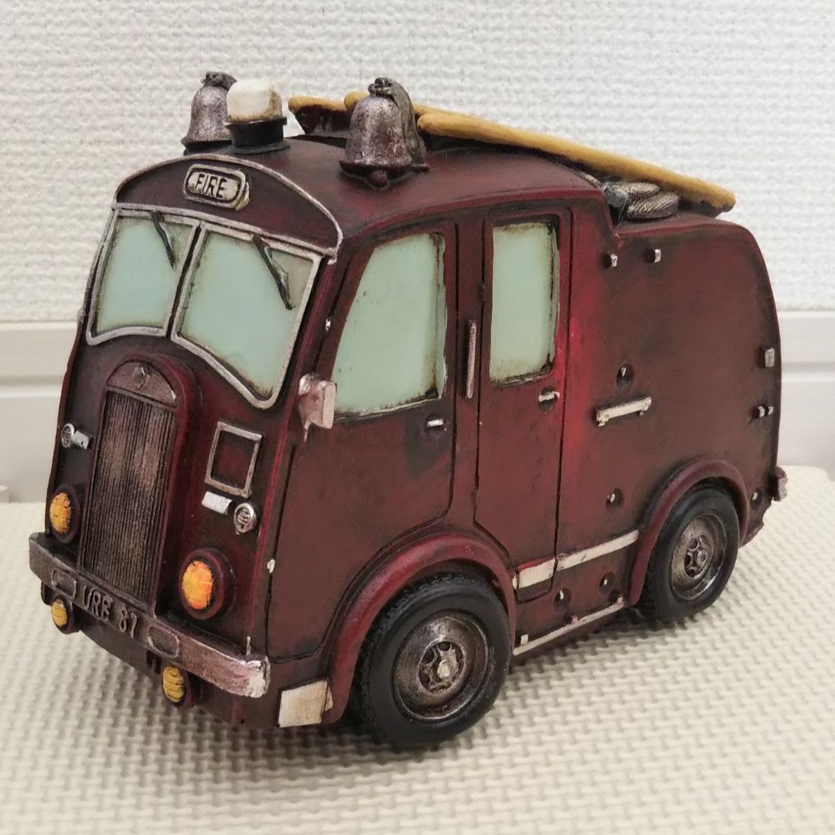 小さな消防車の貯金箱 - メルカリ