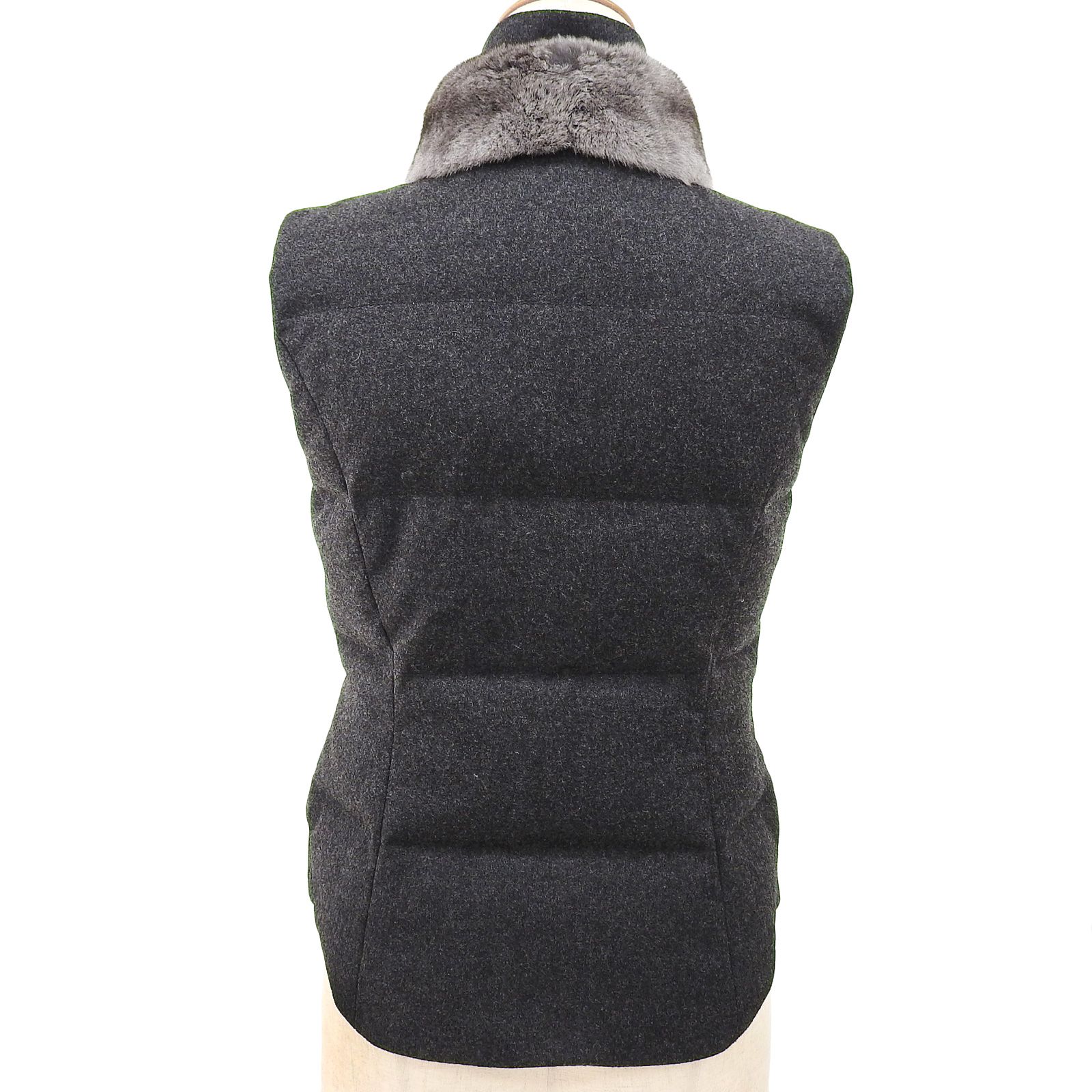 ▲FOXEY フォクシー 28968 ウール カシミヤ混 ロゴプレート付き 襟チンチラ ダブルZIP ダウン ダウンベスト グレー 38 レディース