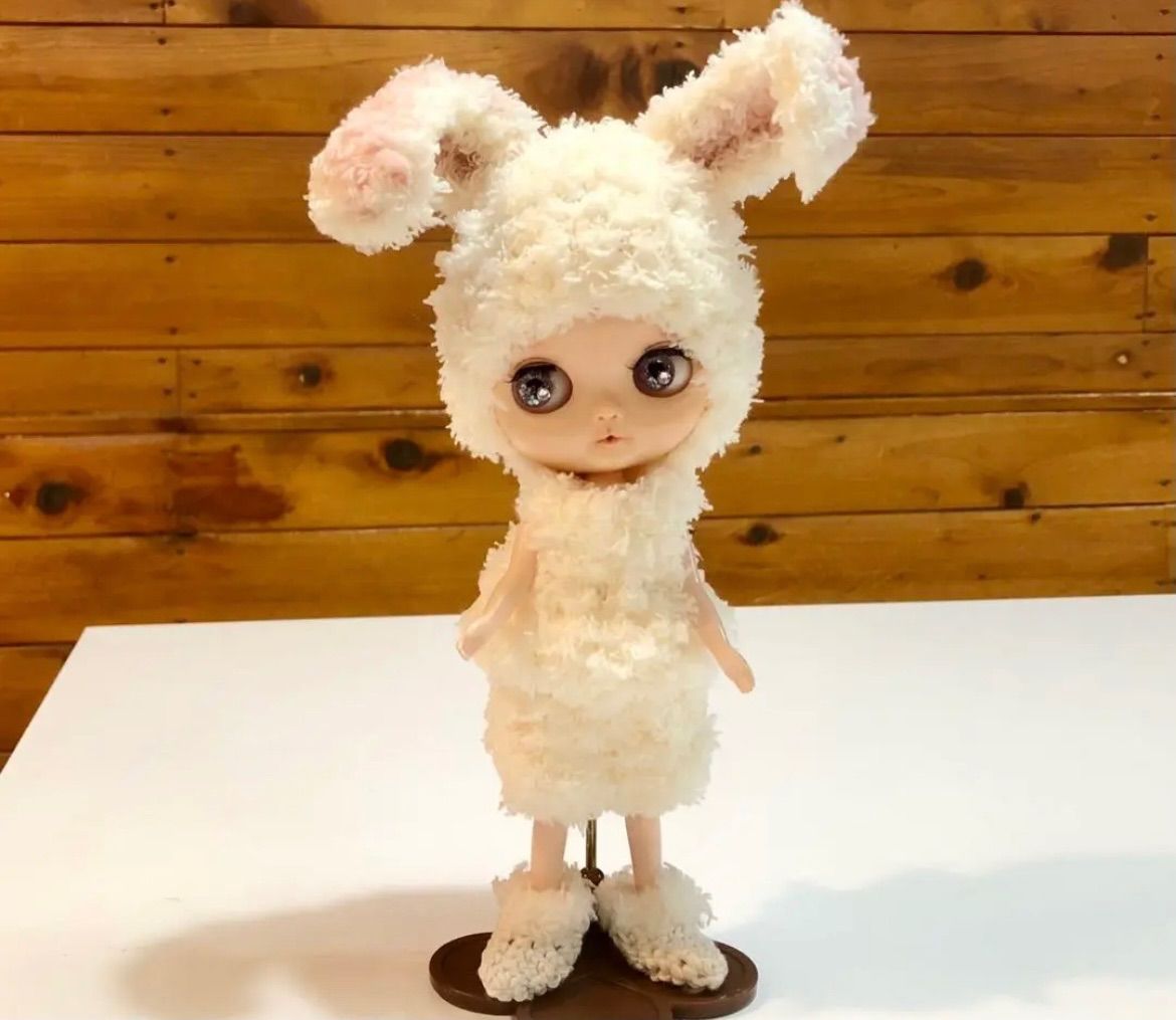 ミディブライス アウトフィットのなりきり白ウサギちゃんセット