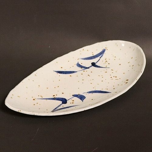 新品・未使用】信楽焼 大皿 横幅30cm 長皿 パスタ皿 変形 草紋