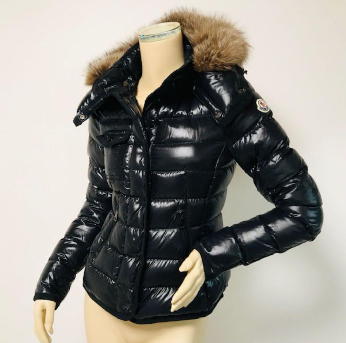 メルカリ再安値 モンクレール ARMOISE アルモワーズ サイズ0 美品☆MONCLER・モンクレール ARMOISE レディース ブランドアイコン