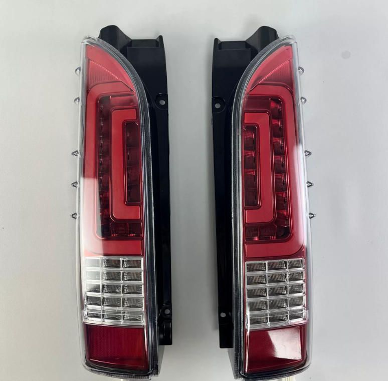 05-18年トヨタアシカハイエース200系LEDテールライトブレーキランプウインカー改造に適用します