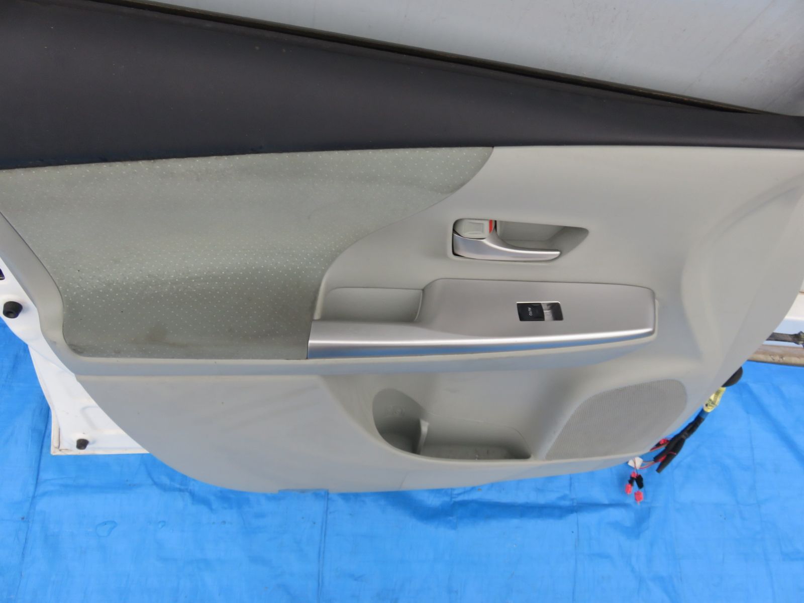 SFC2825 プリウスα ZVW40W ZVW41W 純正 左フロントドア 助手席 左前ドア PWスイッチ 内張り付 070 パールホワイト FFCRYSTALESIA_COM