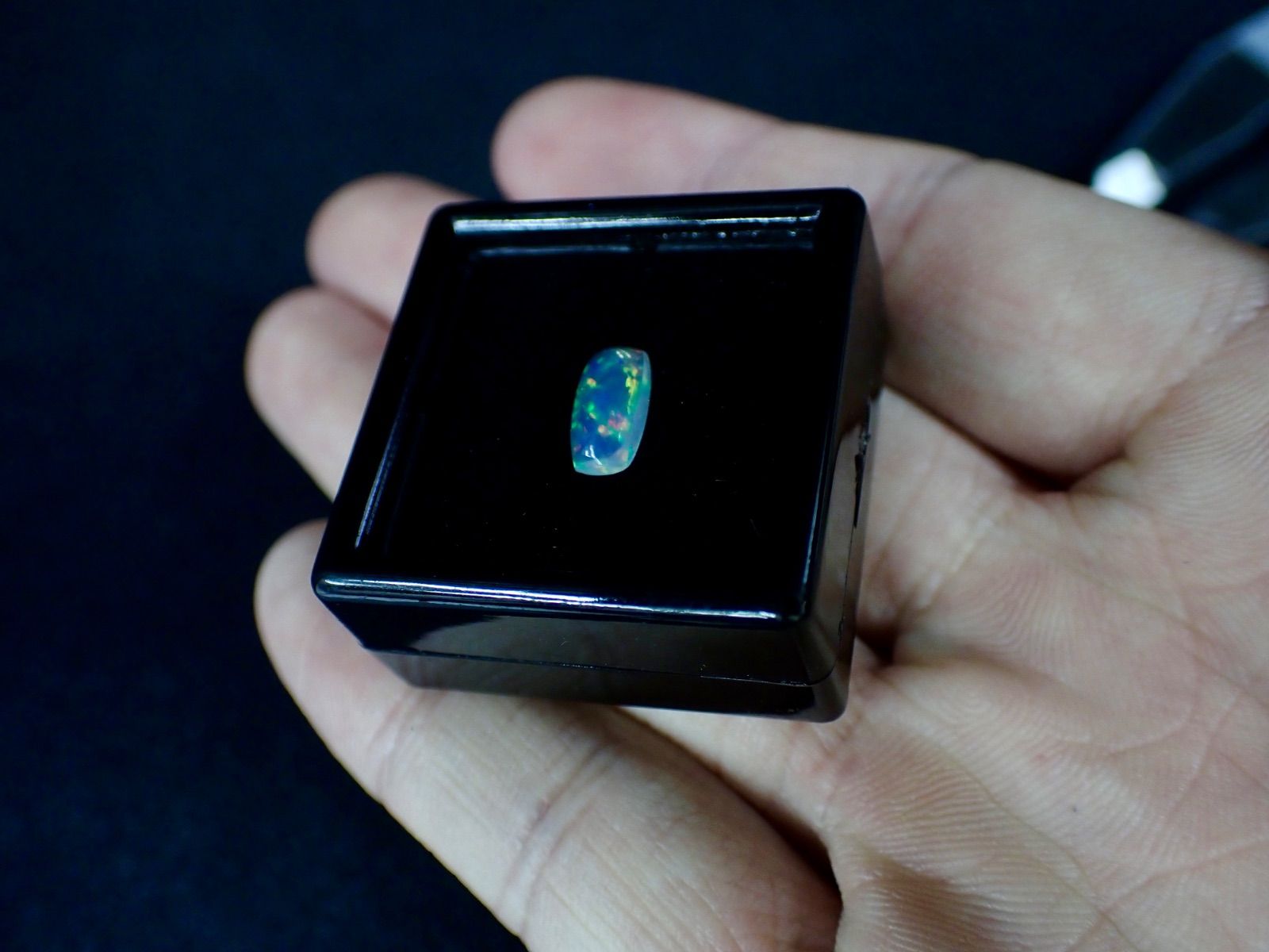 宝石ルース 『魅力的な全面の彩りの斑（ふ）』エチオピア産天然