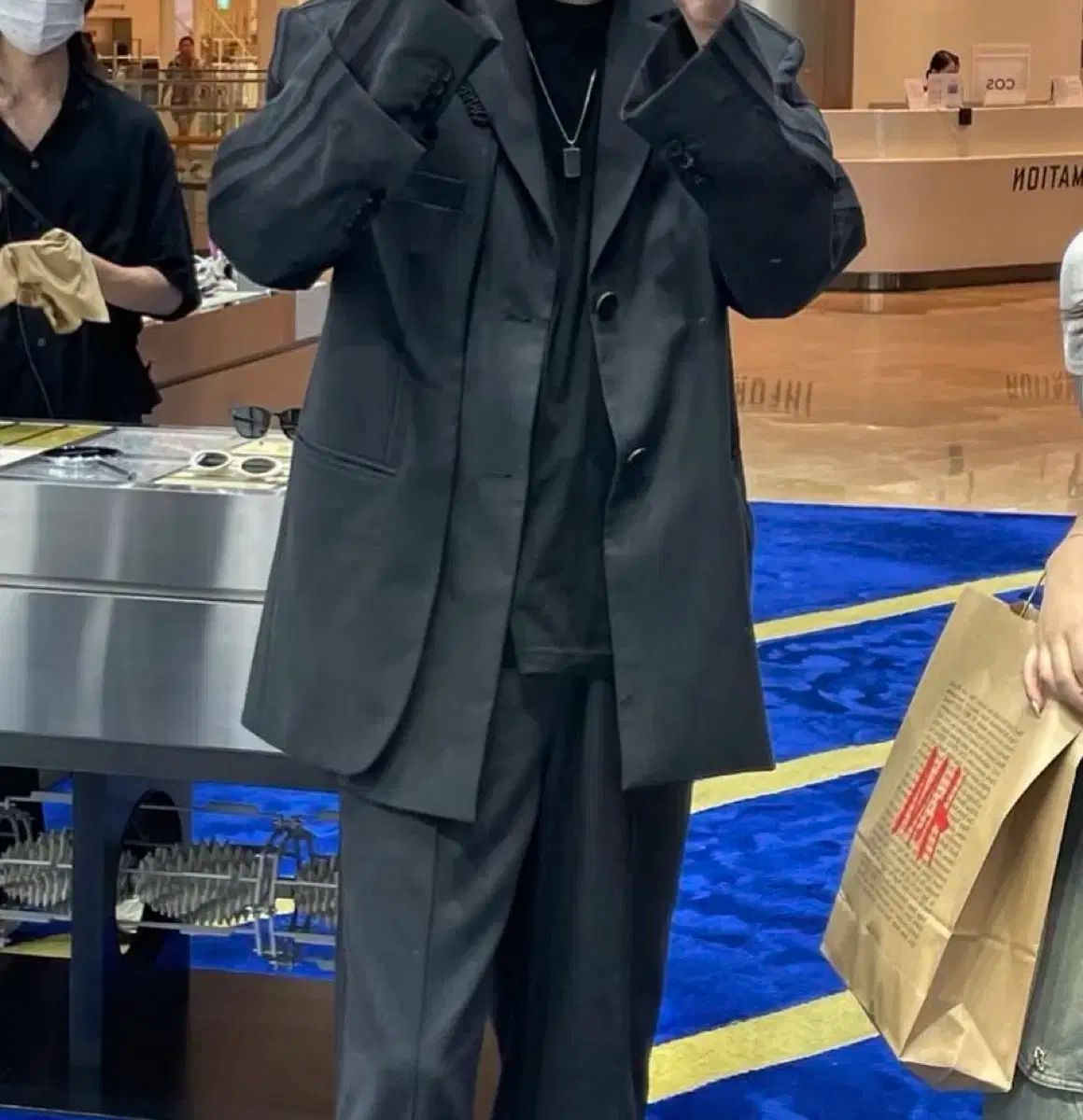 【極上】ARMANIダブルブレスト セットアップ スーツ 漆黒ブラックストライプ 極上】ARMANIダブルブレスト セットアップ スーツ 漆黒ブラック