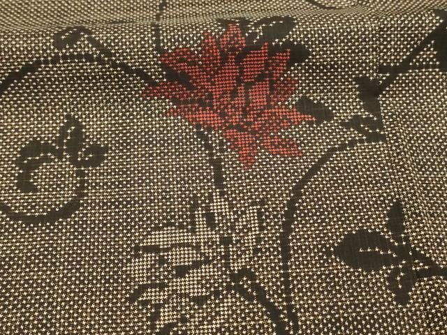 平和屋着物○本場大島紬 泥染め 一元絣 横段更紗花文 正絹