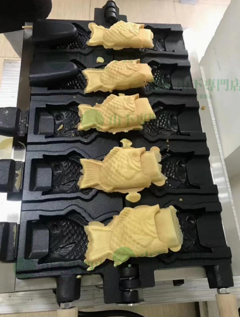 2008年 ハローキティ コーンアイスクリーム 根付け ストラップ レア