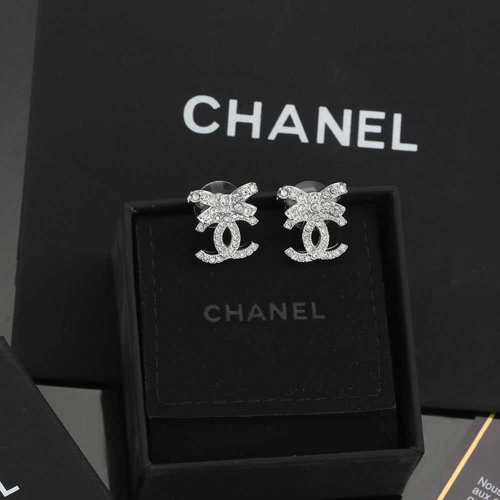 CHANEL ピアス  ココマーク リボン  シルバー  きらきらリボン  キラキラ  大人気