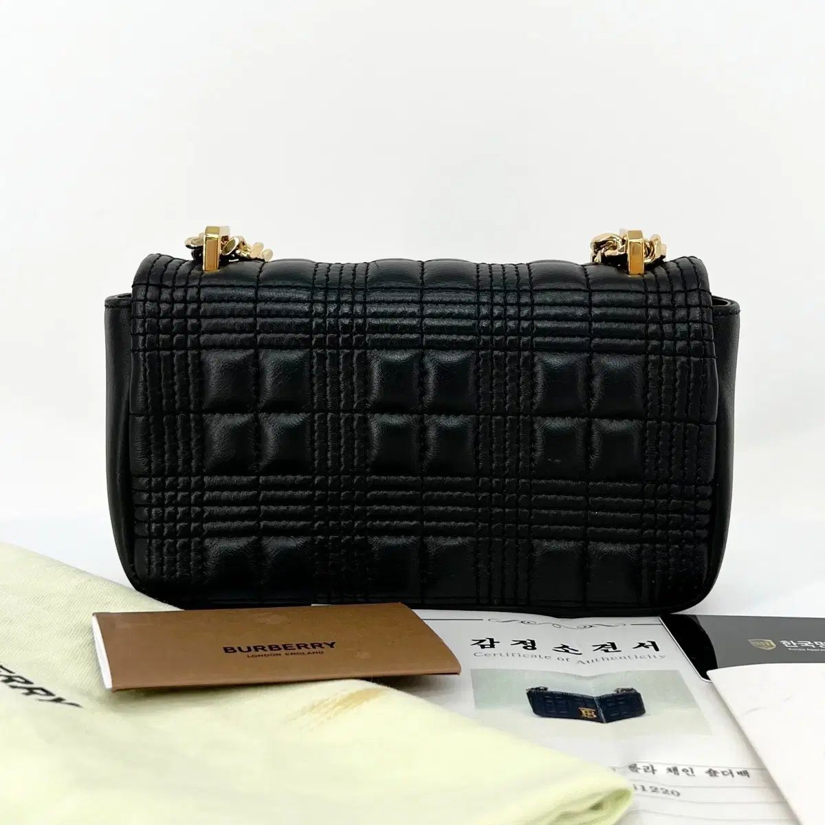 完成した感じ Burberry(バーバリー) ローラ チェーン クロス