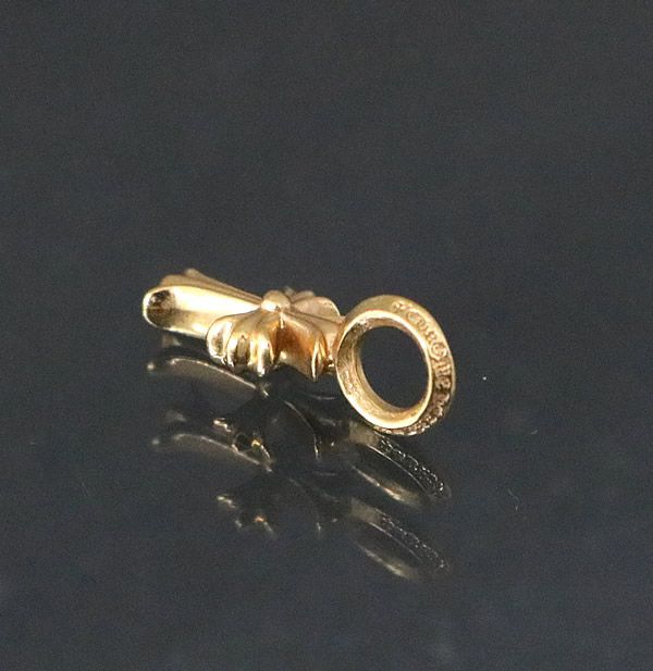 銀座店 クロムハーツ 22K スタック CHクロス V2 チャーム 89689 - メルカリ