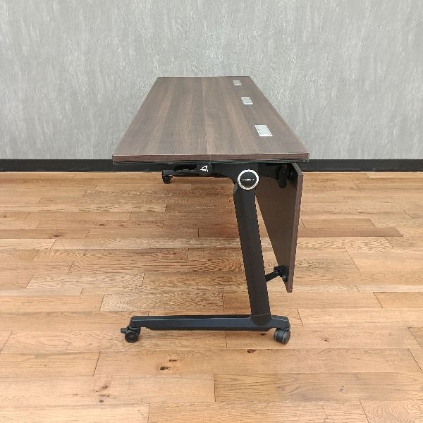 送料無料 OKAMURA オカムラ 折りたたみ 会議用テーブル 81E52B-MBX3 2025年製 ブラウン ミーティングテーブル 会議テーブル 折りたたみテーブル 会議机