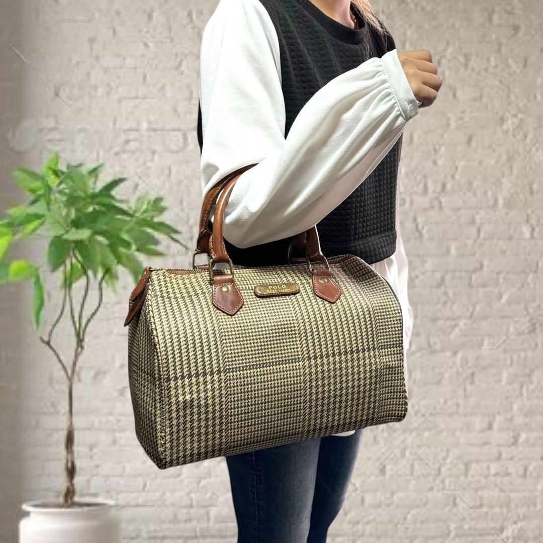 Vivienne Westwood　総柄ロゴ型押し　ボストンハンドバッグ Vivienne Westwood 総柄ロゴ型押し ボストンハンドバッグ Vivienne