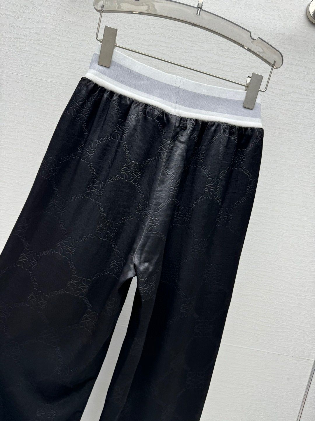 LOEWEロエベカジュアルパンツ
