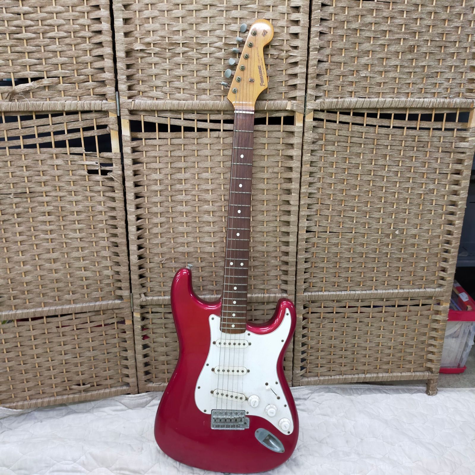 FERNANDES レッドエレキギター Fernandes The Revival ストラトタイプ エレキギター 赤 レッド