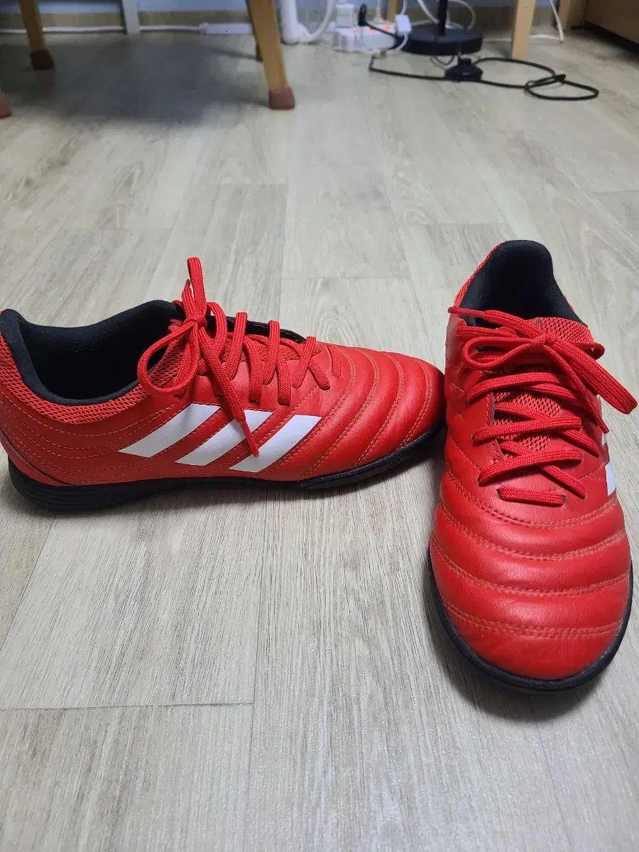 【雷市場（ポンジャン）商品韓国直送】 adidas(アディダス) 財源 サッカーシューズ ( 2 寿司 使用)