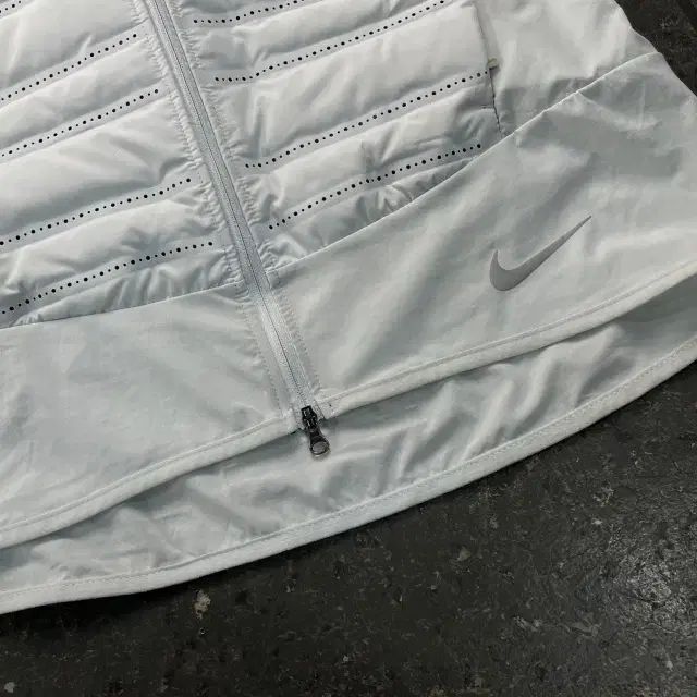 NIKE エアロロフト