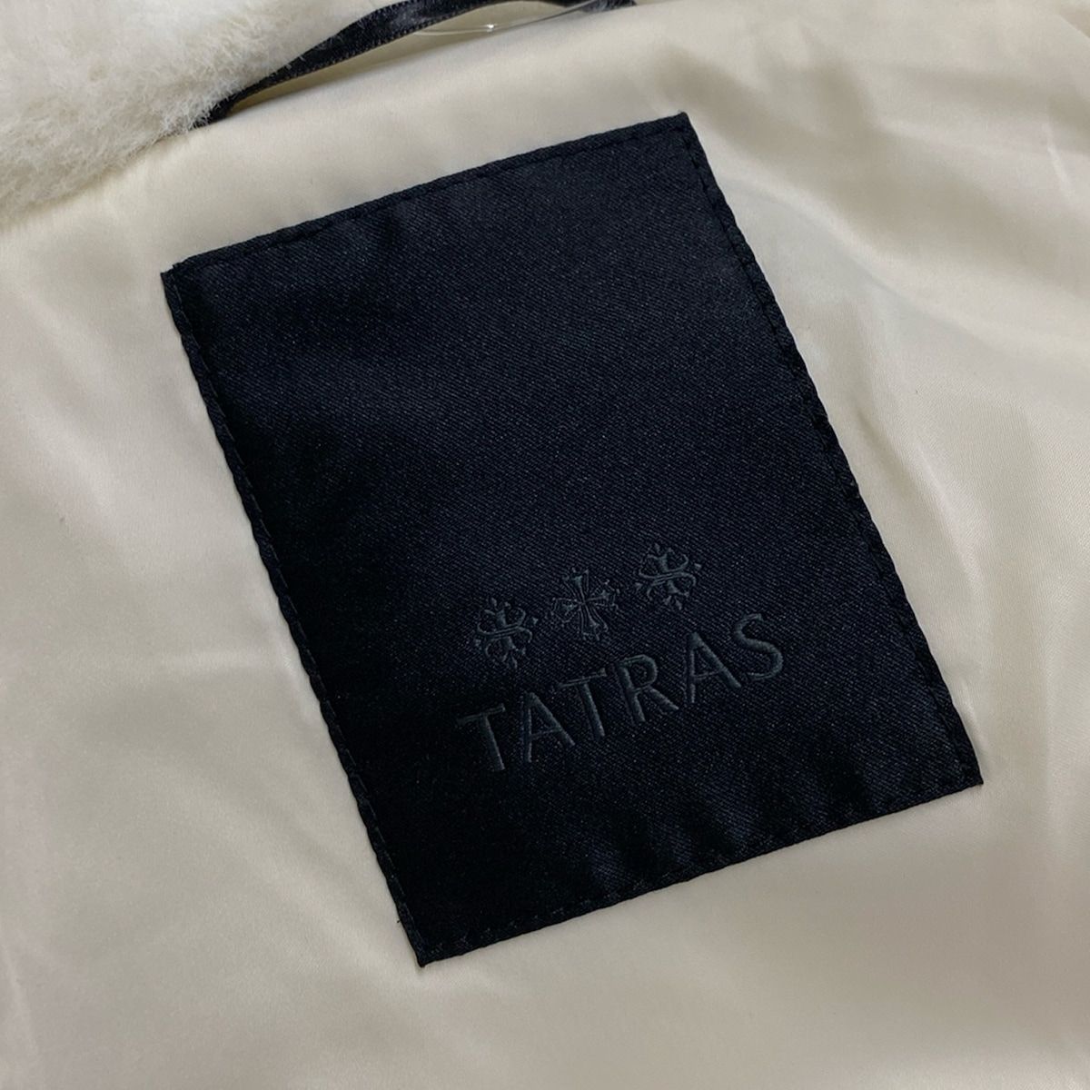 TATRAS - TATRAS(タトラス) ブルゾン サイズ04 XL レディース美品  YUMOLA(ユモラ) LTAT23A4906-L アイボリー 長袖/エコファー/冬 TATRAS(タトラス) ブルゾン サイズ04 XL レディース美品 YUMOLA