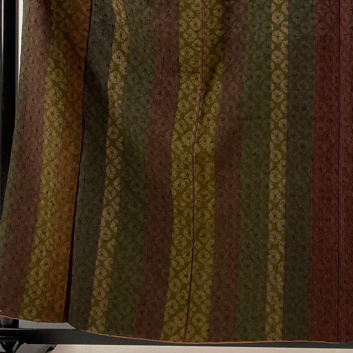小紋 身丈158.5cm 裄丈65cm M 袷 縦縞 絞り 茶緑色 正絹 秀品