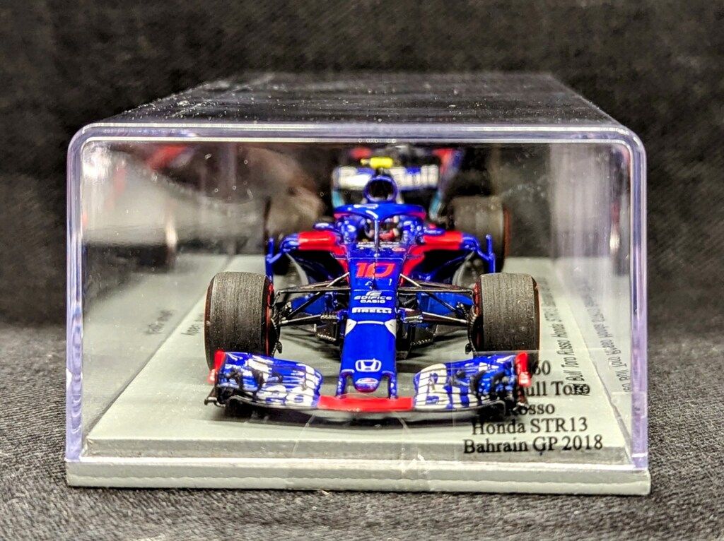 Spark model 1/43 Red Bull Toro Rosso Honda No.10 Bahrain GP