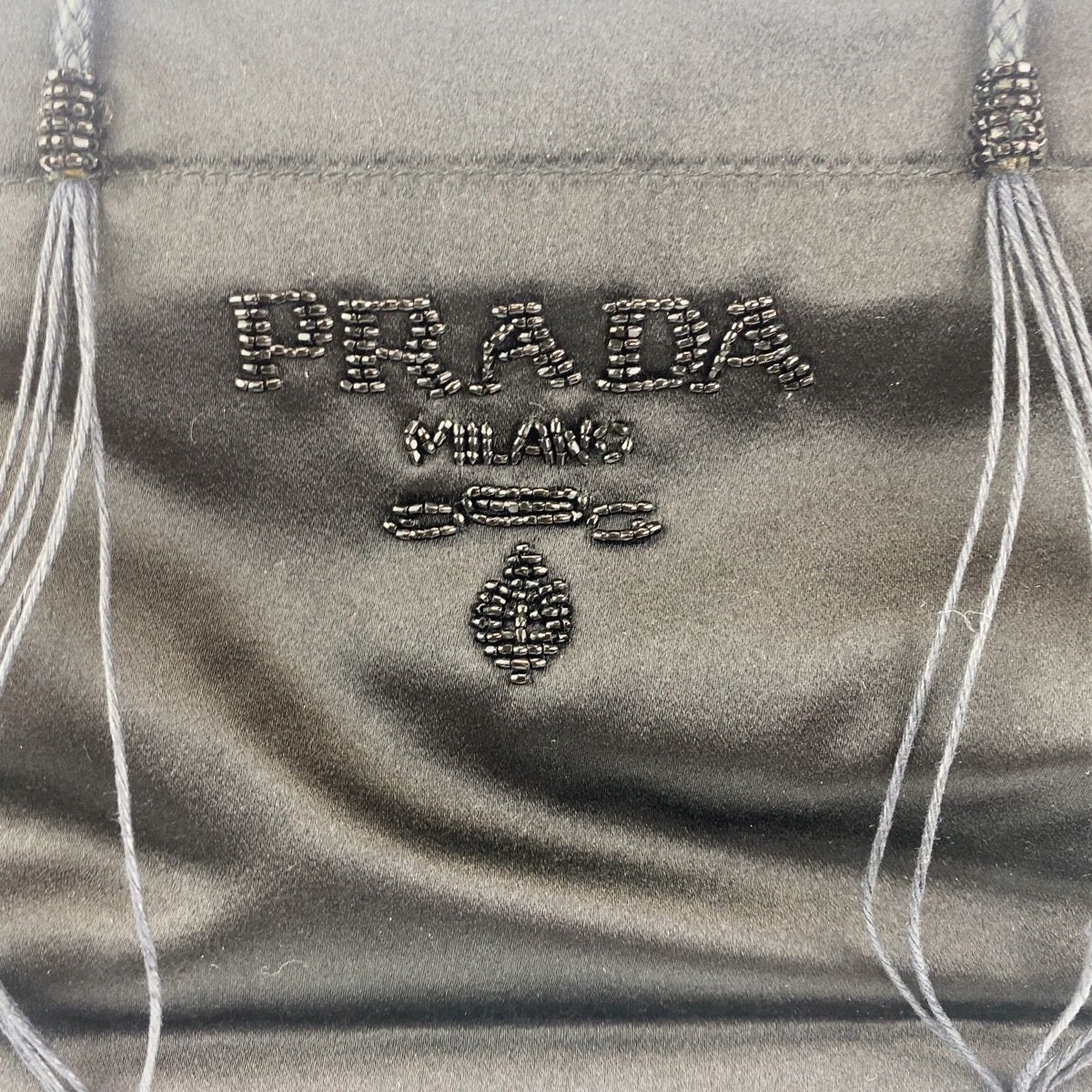 美品 PRADA プラダ ブラック 黒 サテン ビーズロゴ ハンドバッグ