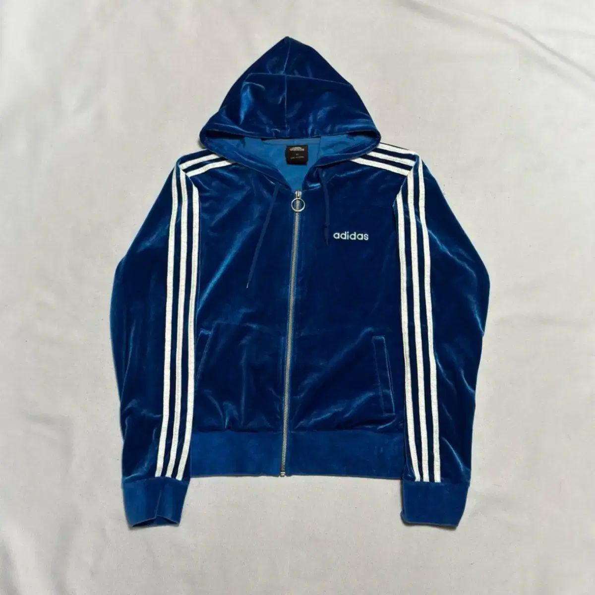 アディダス ツアーベルベット ジップアップ
