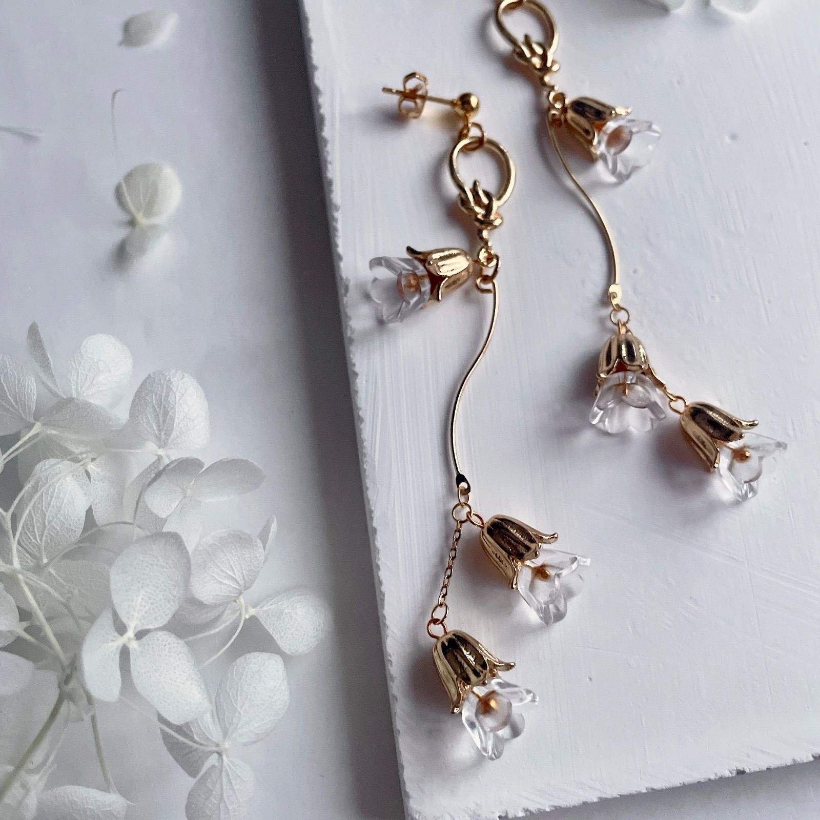 可憐 304ステンレス 24 KGP 本金メッキ ポスト メタル フラワー すずらん くねくね ワイヤー クリア ピアス お花 花びら 揺れる ゴールド シルバー ウェディング ブライダル ロング アレルギー対応 ハンドメイドピアス イヤリング変更